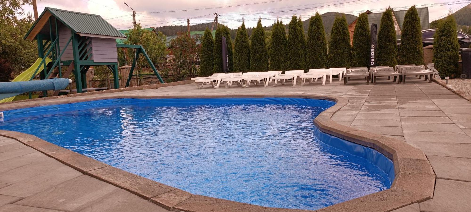 янчар номер студiо з басейном Apartment Mykulychyn